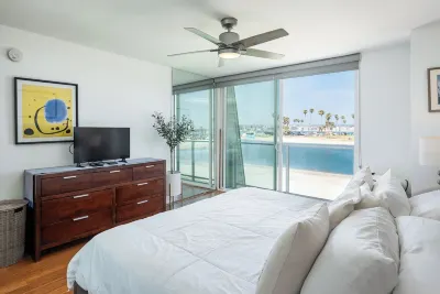 #1 Location on Beach. Many Dining Options, Spacious, Remodeled. Forever Views.
