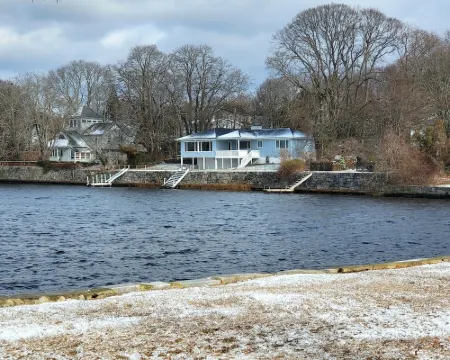 OASIS @ OCEAN BEACH PARK: 6 QUEEN BEDS 新倫敦酒店