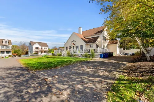 York Beach Getaway (Razzle Dazzle House)