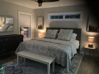 The White House - Spacious 5 Bedroom, with Hot Tub - Blocks from Everything!!!!