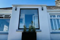 Wavecrest Holiday Cottage by Trident Holiday Homes