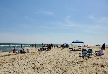 Spacious, private cottage just a few minutes walk to Ridgevale Beach!