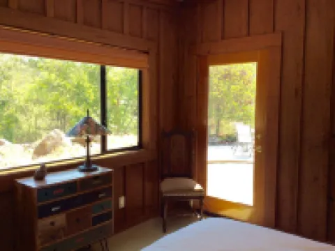 Private, upscale, riverfront cabin, sleeps 6; amazing amenities to dazzle