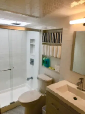 Renovated Cozy Chic North Fork Cottage, steps away from the Beach & Wine Trail!!