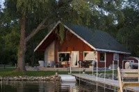 Door County's Chalet On The Shore Các khách sạn gần Dancing Bear