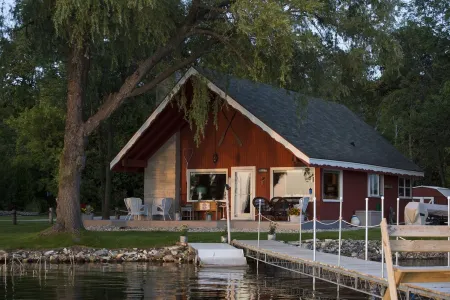 Door County's Chalet On The Shore