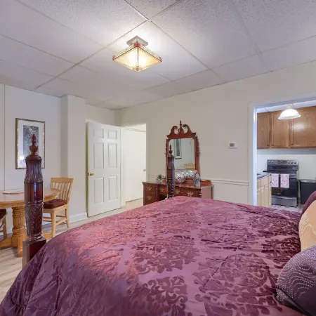 Spacious 1 Br Stratton House: A Cozy Downtown Stay Backing to Culp's Hill