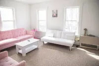 Newly Renovated! - Sunny, Plush, Comfy, w /Coffee!
