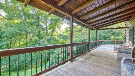 Wooded Seclusion on 3 Acres - Big Rock Cabin