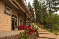 Private lake house on Deer Lake