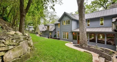 ⭐️Luxury Lake Austin: Chef, Heated Pool, Hot Tub, Waterfront Dock & Pizza Oven⭐️