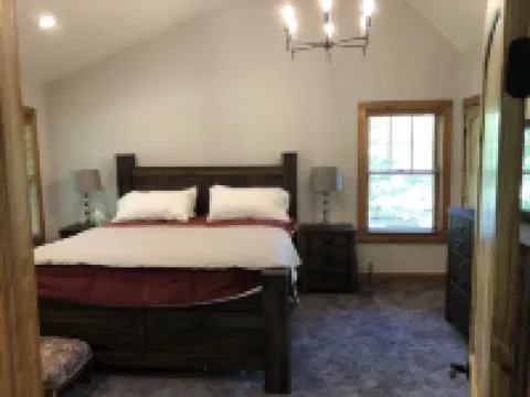 "New Home" Idyllic  Mt Views ,Pond & Horse farm views 2 min to Town