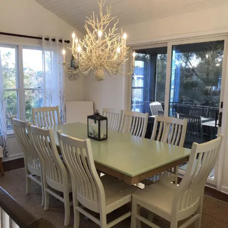 Charming cottage 2 blocks from the beach