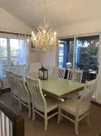 Charming cottage 2 blocks from the beach