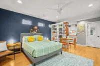 Walk to Restaurants & Shopping; 1 mile to SoCo