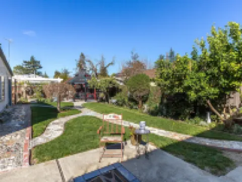 VICTORIAN PARADISE WITH INTELLIBED BED IN DOWNTOWN CAMPBELL キャンベルのホテル