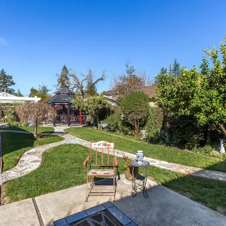 VICTORIAN PARADISE WITH INTELLIBED BED IN DOWNTOWN CAMPBELL