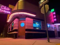 Stylish/Cozy Penn St. Midcentury Retreat - Wifi/AC, Central Location! - 무료 와이파이