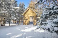 Rustic Cottage Retreat Hotels in Collins