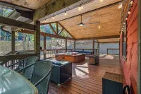 Trails End Lodge 5 Br Cabin in Morganton with AC, WiFi, Hot Tub