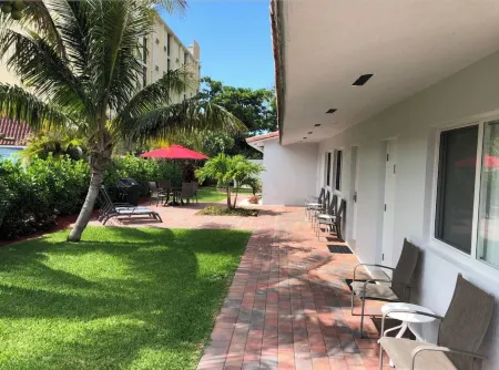 Steps from beach, cozy 1BR condo in wonderful Deerfield Beach. Отели рядом с достопримечательностью «Парк Дирфилд Айленд»