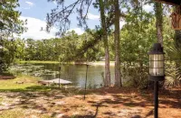 MID CENTURY TINY FOREST HOME CLOSE TO DISNEY WORLD 캘버리 피르스트 어셈블리 오브 가드 헤인스 시티 주변 호텔