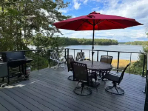 Waterfront Oasis~Pool Table~Deck~Dock~Garage ドーバーのホテル