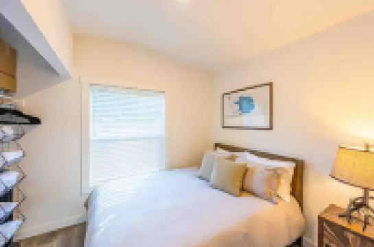 Rainforest Tiny Home Retreat #30 Woodsy