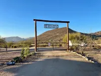 Charming Casita on a quiet western Ranch in a Cave Creek neighborhood.