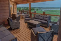 All-Season Luxury Mtn Retreat @ Lake w/ Hot Tub, Sauna, Adventure, Yellowstone