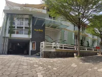 Bening Boutique Hotel Managed by Salak Hospitality - Syariah Hotel Hotels in Pondok Gede