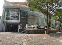 Bening Boutique Hotel Managed by Salak Hospitality - Syariah Hotel Hotels in Pondok Gede