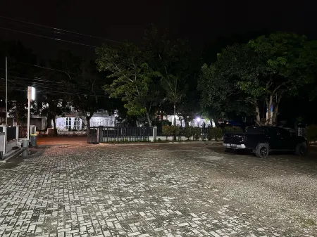 ZHOUSE HOTEL Отели в г. Darul Imarah