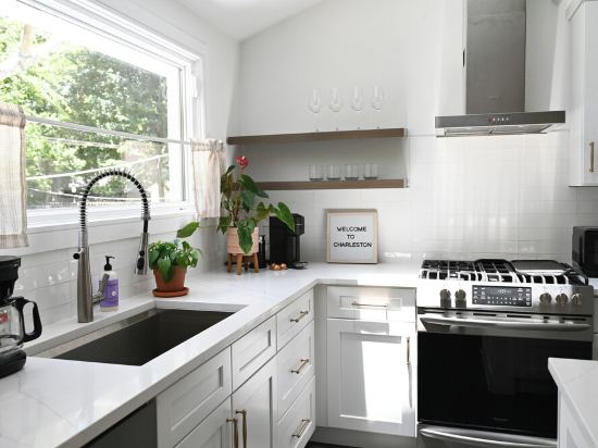 Charming 2-bedroom house in beautiful Charleston with full kitchen, AC, patio