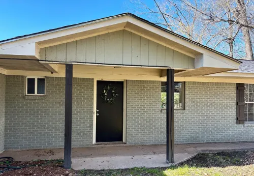 Sleeps 10. Bayou Front Home close to ULM, Sports Complexes, Airport and I-20.