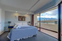 Lakefront Apartments,18 Lake Esplanade Road - Airport Shuttle