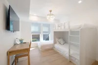 Med Center 6Min • 3 Ensuites • 90°F PoolSpa •Gated 2 Car Parking