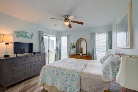 Monthly rates for winter on this Updated Topsail Dunes Oceanfront Condo Отели в г. Стамп Саунд