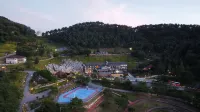 Nine Valley Park - Pools