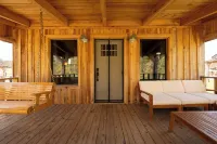 Couplesrelaxingcreeksidetinycabin Near CenterHillLake & Rockislandstatepark