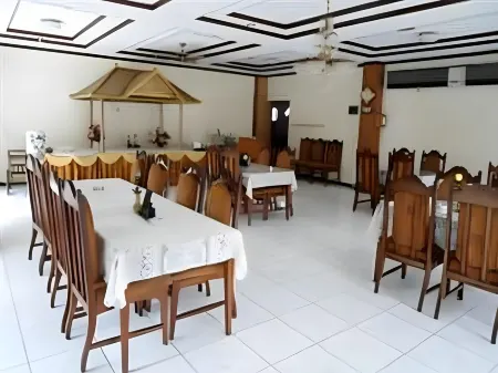 Hotel Safari Отели в г. Kaliwates