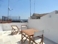 Garitta Twelve whole house with sea view terrace in the historic center