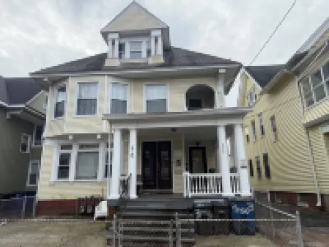 Charming Historic 2BR Retreat in New Haven – Cozy Stay Near Yale & Downtown! Hotels in 