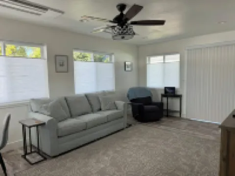 Newer Cozy Cottage w/ Saltwater Spa! Hoteles en Weed