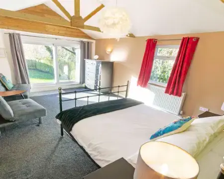 Streamways Slps 12-16 Hot Tub* with Views & Cabin Hotels in Croyde