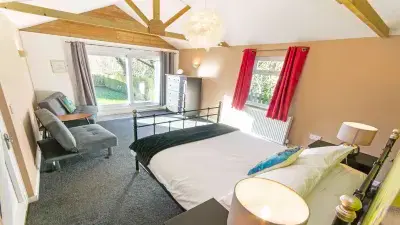 Streamways Slps 12-16 Hot Tub* with Views & Cabin Hôtels à : 