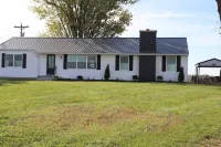 Holland Hideaway, Newly remodeled, less than 5 miles from The Ark Encounter