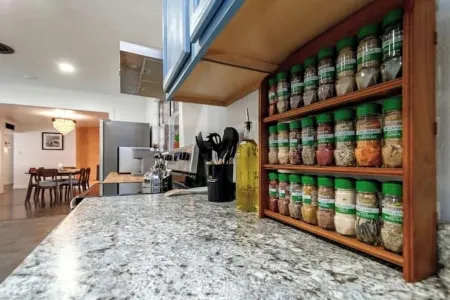 Fire Pit+Game Room+Mountain Views Отели рядом с достопримечательностью «Парк Вашингтон»