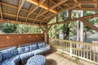 Riverfront w/Cedar Hot tub, Sauna, Movie Theatre Hotels in Snohomish County