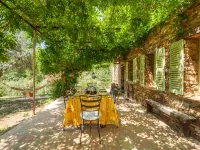 Les Glycines Hotels near Les roches blanches